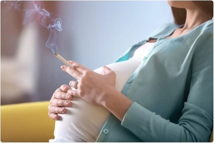 Newborn Risks Double When Mom Smokes Cigarettes & Marijuana. Credit | Shutterstock